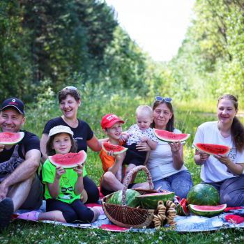 Фотосессия «Семейный пикник с арбузами»